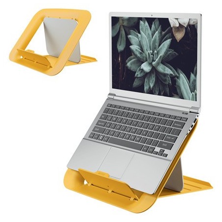 Laptop z tapetą z sukulentem, na żółtej podkładce Leitz Cosy obok pokazana sama podstawka.