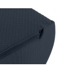 Zbliżenie na szary podnóżek ergonomiczny Leitz Ergo Cosy.