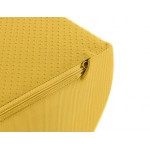 Zbliżenie na żółty podnóżek ergonomiczny Leitz Ergo Cosy.