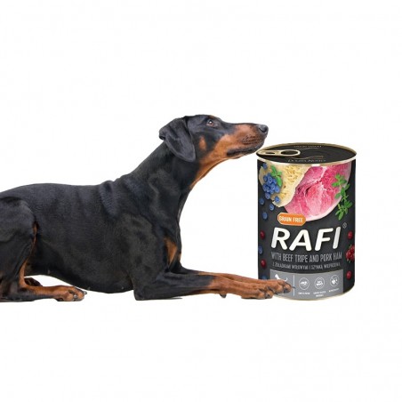 Pies pilnuje puszki Rafi z żołądkami wołowymi i szynką